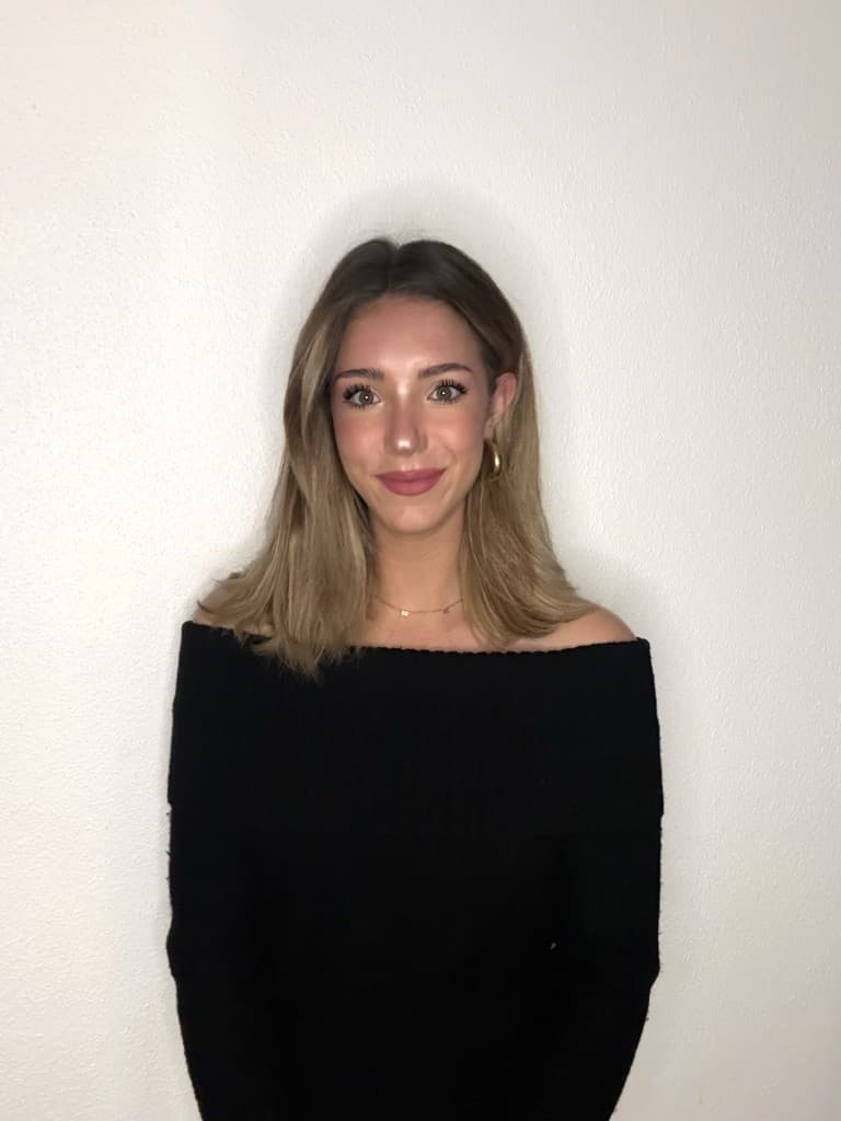 Portrait de Emma, Marketing & Image de marque chez KONEKTE